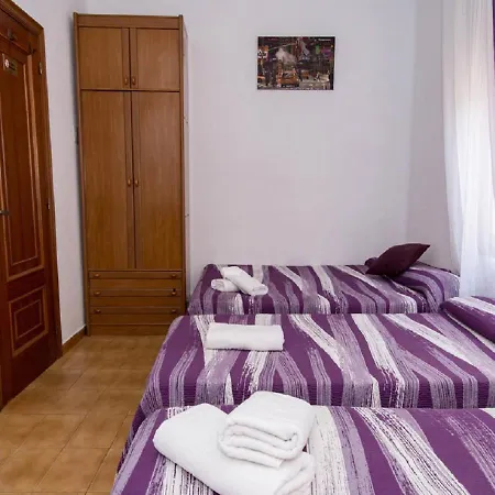 Pension Salamanca بيت ضيافة 2*