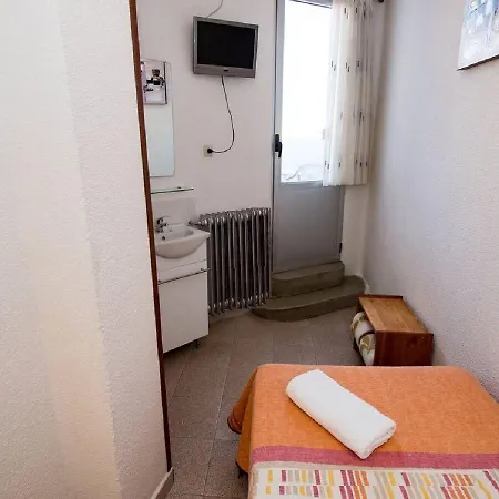 Pension Salamanca 2*