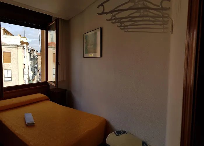 Pension Salamanca 2* סלאמנקה